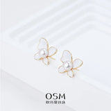 OSM White Pearl Stud Earrings 6–7mm Flat Round, Gold-Tone Alloy