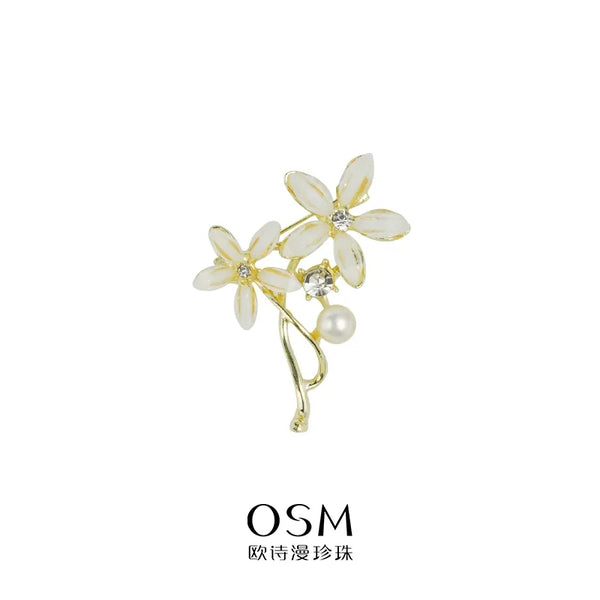 OSM Pearl Brooch 6–7 mm Flat Round Gold Accents